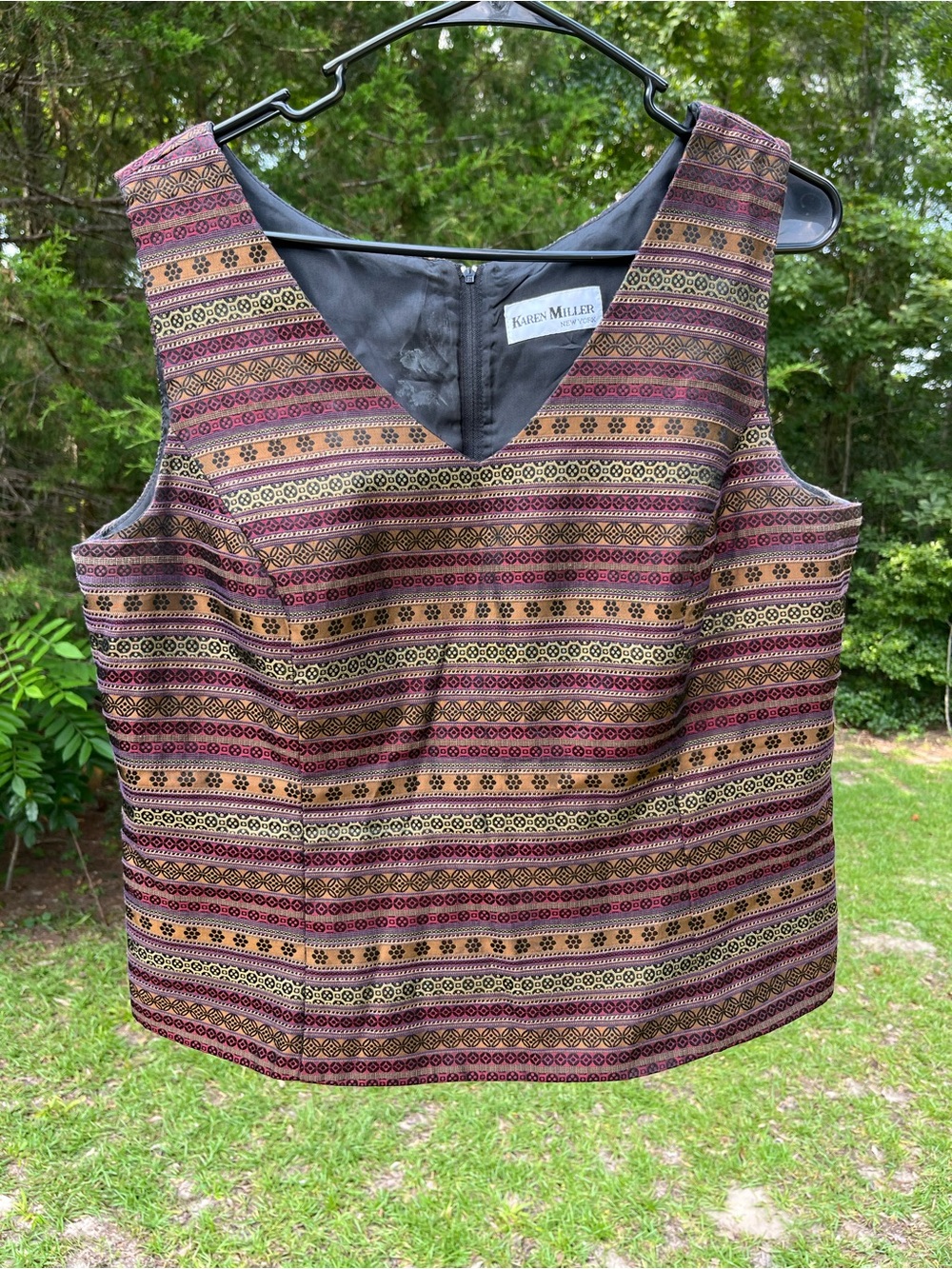 Karen Miller Burgundy & Tan Patterned V-Neck Brocade Top